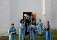 Преосвященнейший Мстислав, епископ Тихвинский и Лодейнопольский, совершил утреню с чином Погребения Пресвятой Богородицы в Староладожском Свято-Успенском девичьем монастыре